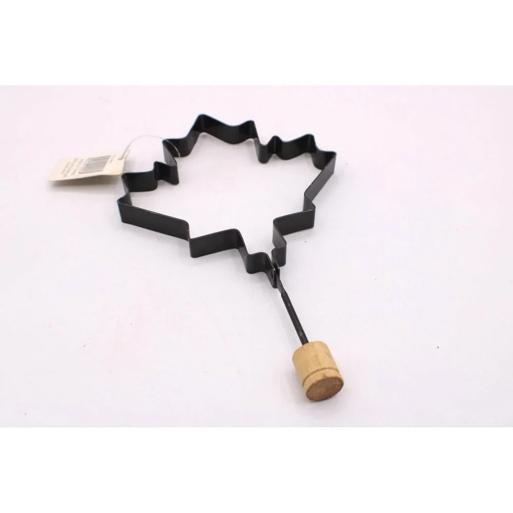 NEW Maple Leaf Non-Stick Pancake & Egg Ring With Wooden Handle Le Gourmet Chef
